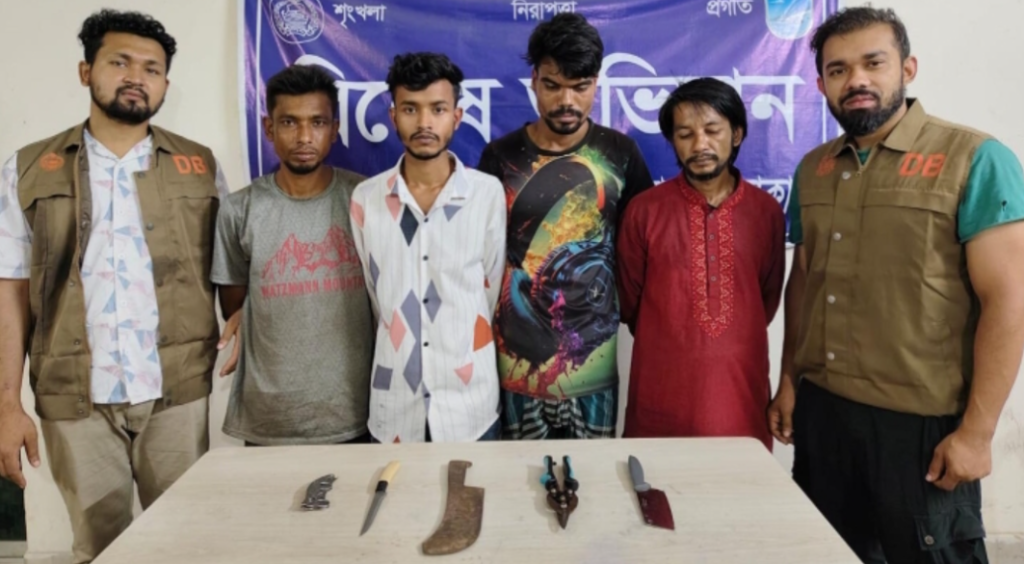 আশুলিয়ায় অস্ত্রসহ কুখ্যাত ‘শুটার ওয়াসিম’সহ ৪ ডাকাত গ্রেফতার | জনপদের খবর